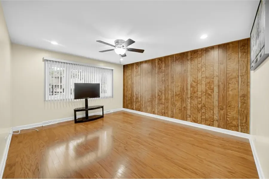 9454 Meadow Lane, Des Plaines, IL 60016 - Image #3