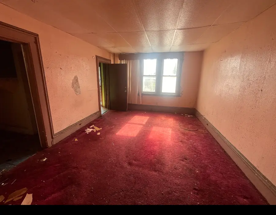 9036 S Houston Avenue, Chicago, IL 60617 - Image #2