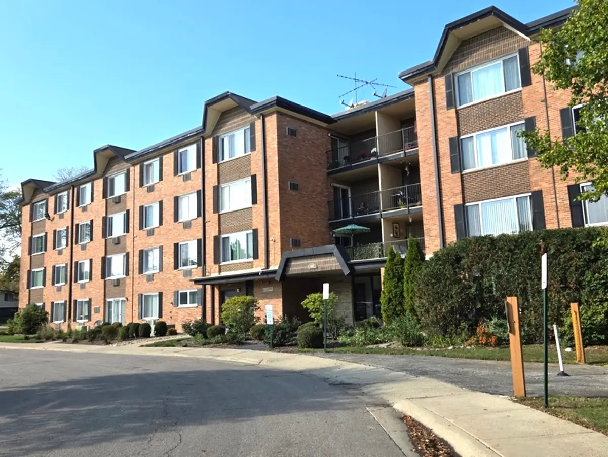 1117 S Old Wilke Road #206, Arlington Heights, IL 60005 - Image #1