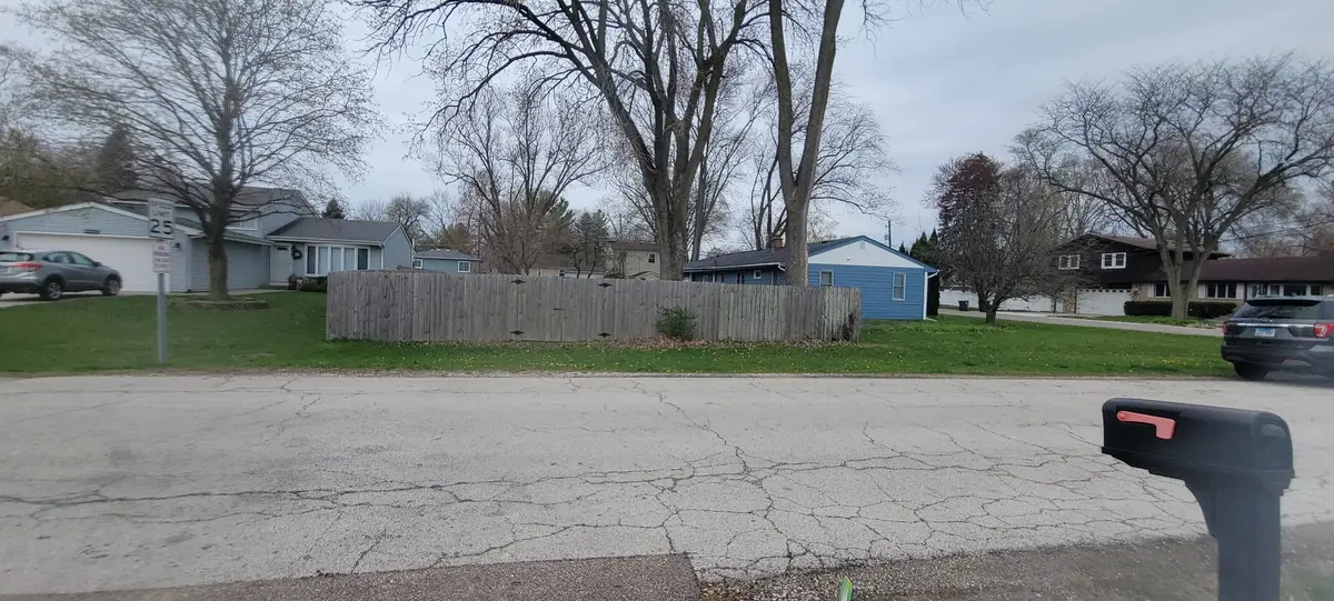 27 Wilbur Avenue, Warrenville, IL 60555 - Image #1