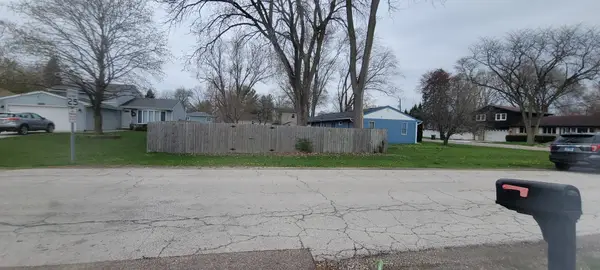 27 Wilbur Avenue, Warrenville, IL 60555