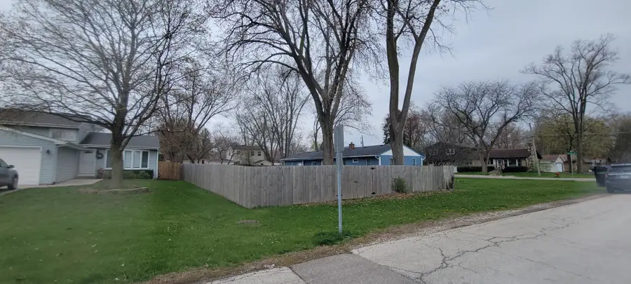 27 Wilbur Avenue, Warrenville, IL 60555 - Image #2