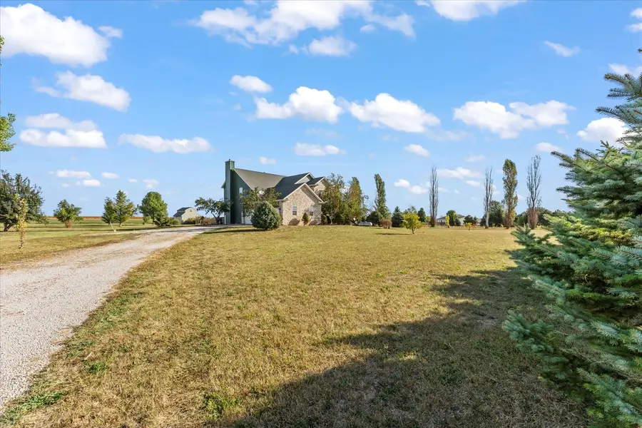 1376 E 2950 North Road, Mansfield, IL 61854 - Image #2