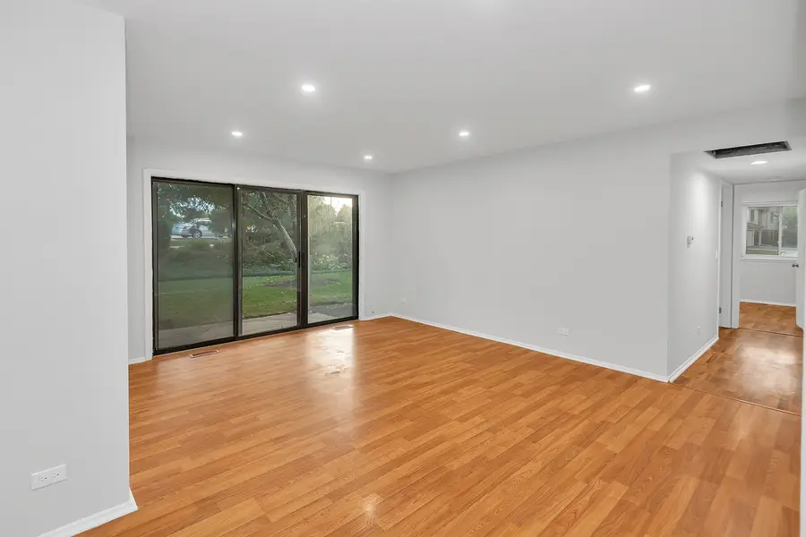 1059 Southbury Lane #D1, Wheeling, IL 60090 - Image #2