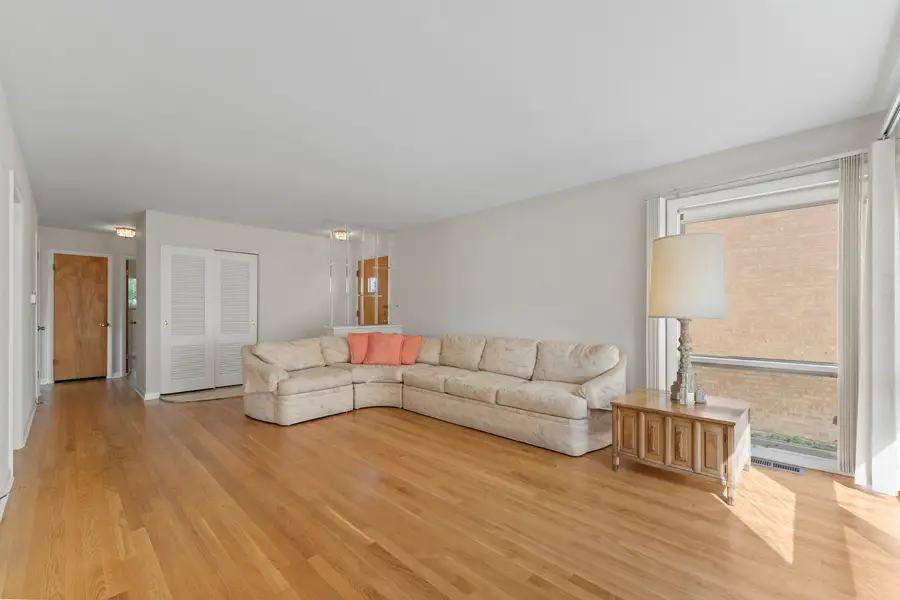 8616 N Oleander Avenue, Niles, IL 60714 - Image #3