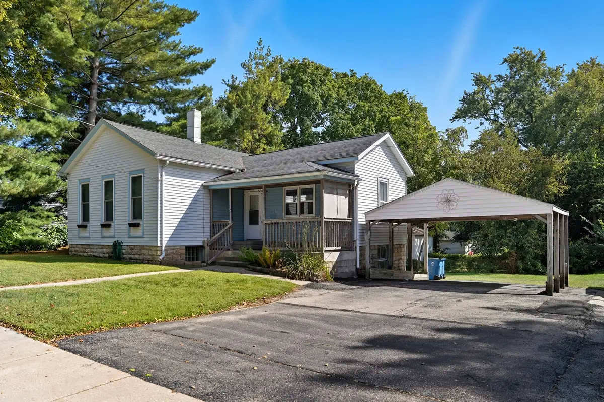 318 E Mckenney Street, Dixon, IL 61021 - #1