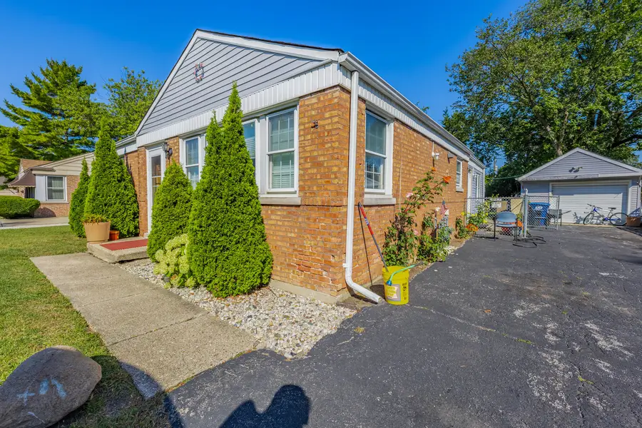 1966 Laura Lane, Des Plaines, IL 60018 - Image #3