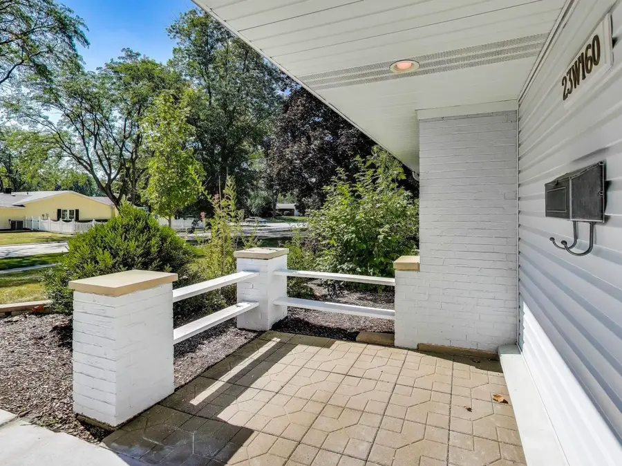 23W160 Woodcroft Drive, Glen Ellyn, IL 60137 - Image #3