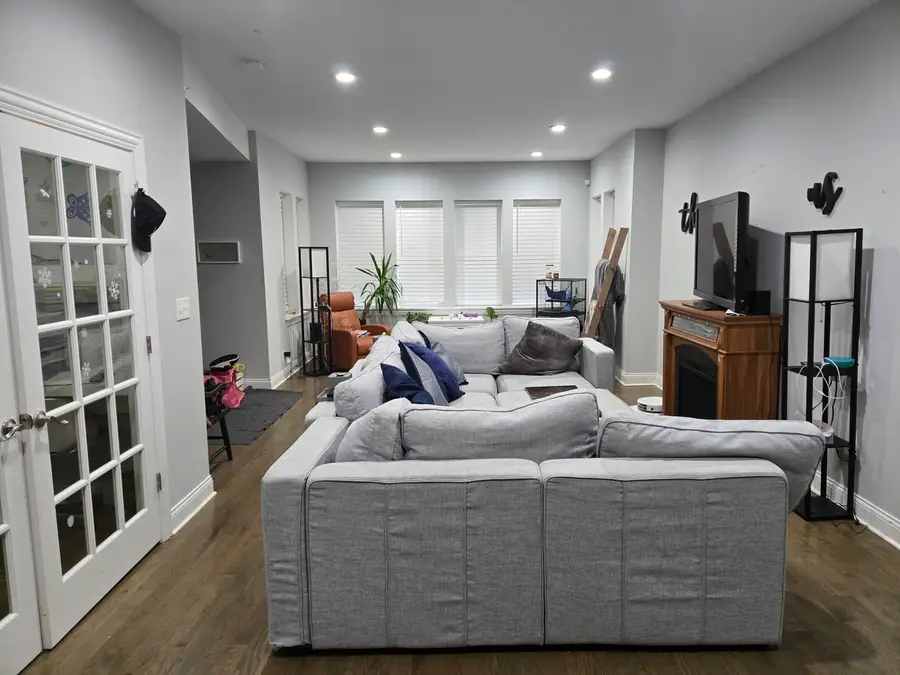 7716 S Paxton Avenue, Chicago, IL 60649 - Image #2