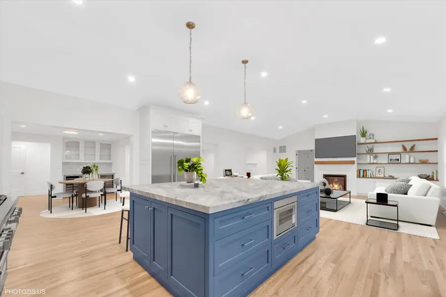 707 Brierhill Road, Deerfield, IL 60015 - Image #2