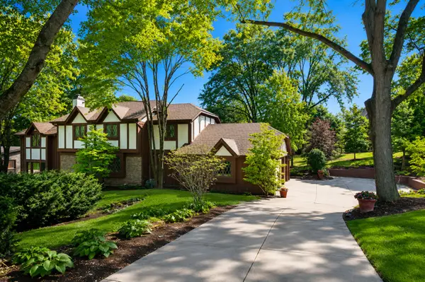1211 S Grove Avenue, Barrington, IL 60010