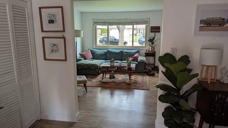 239 Dover Drive, Des Plaines, IL 60018 - Image #2