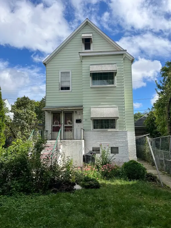 3037 N Central Park Avenue, Chicago, IL 60618