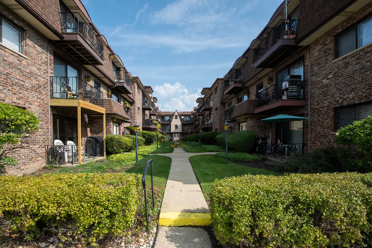 6453 N Northwest Highway #C5, Chicago, IL 60631 - Image #1