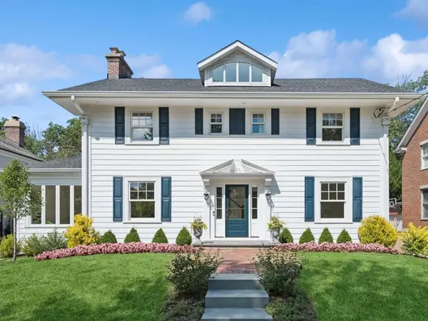 1423 Asbury Avenue, Winnetka, IL 60093