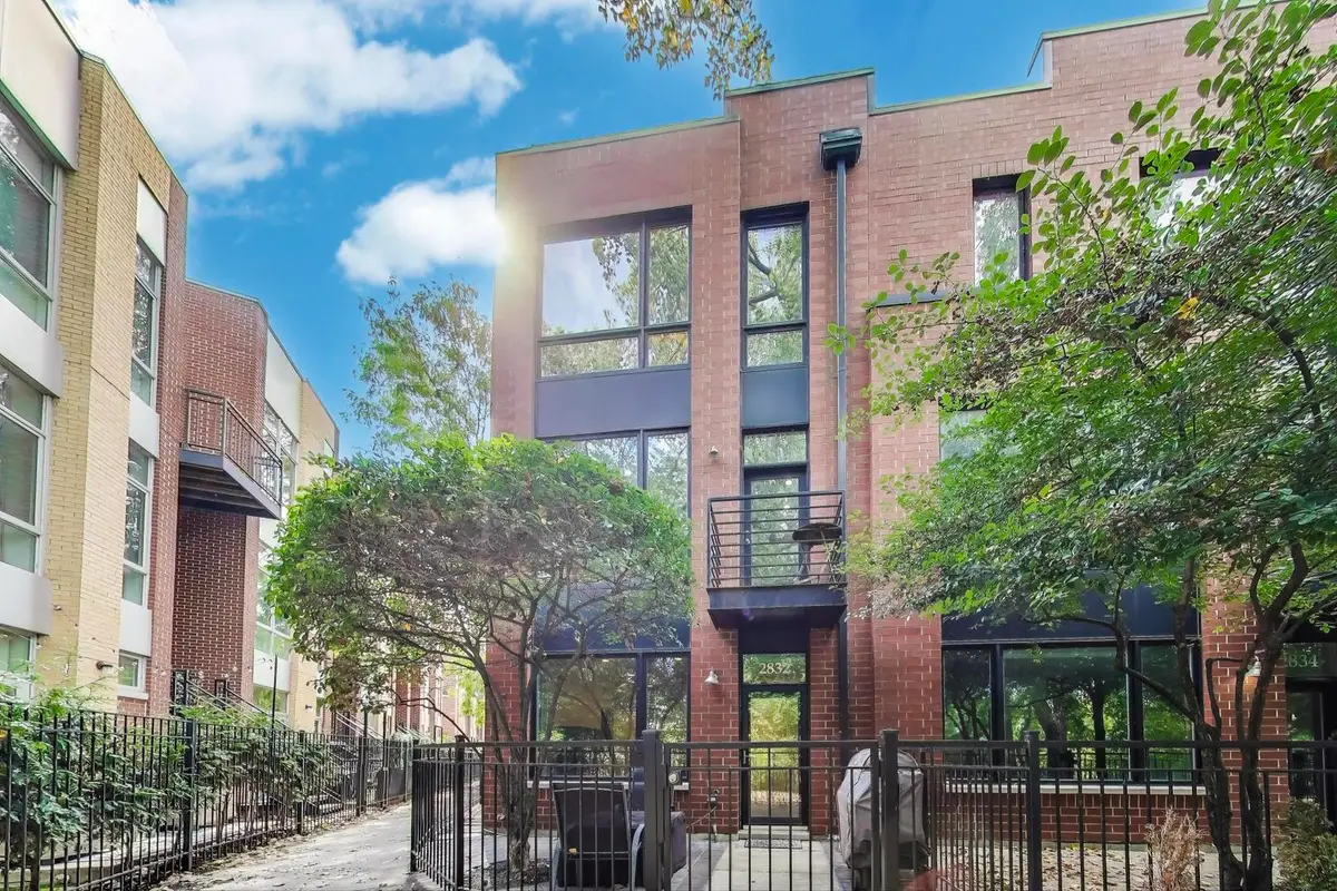 2832 N Riverwalk Drive, Chicago, IL 60618 - #1