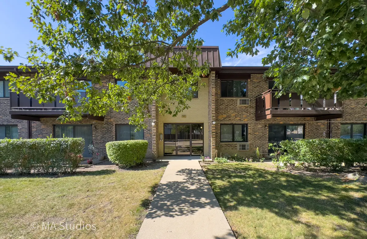 2632 N Windsor Drive #104, Arlington Heights, IL 60004 - Image #1