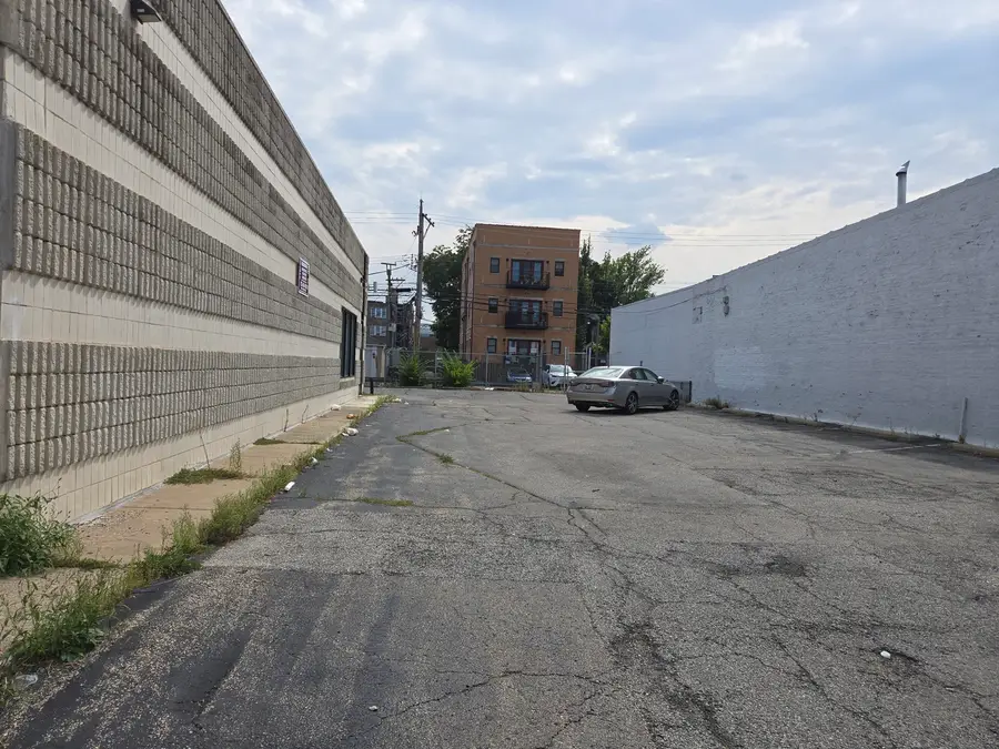 3711 W Lawrence Avenue, Chicago, IL 60625 - Image #2