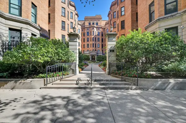 550 W Surf Street #115, Chicago, IL 60657