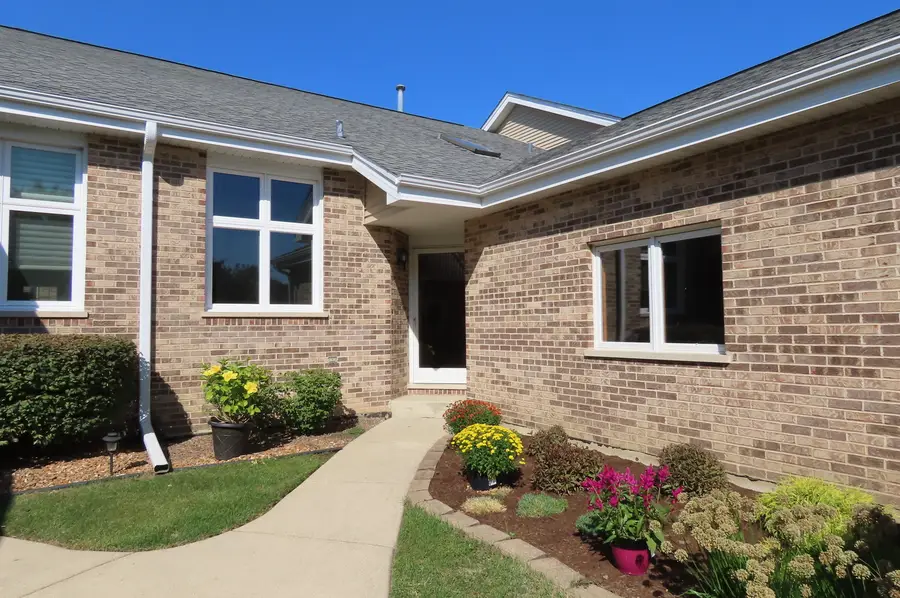 17321 Lakebrook Drive, Orland Park, IL 60467 - Image #2