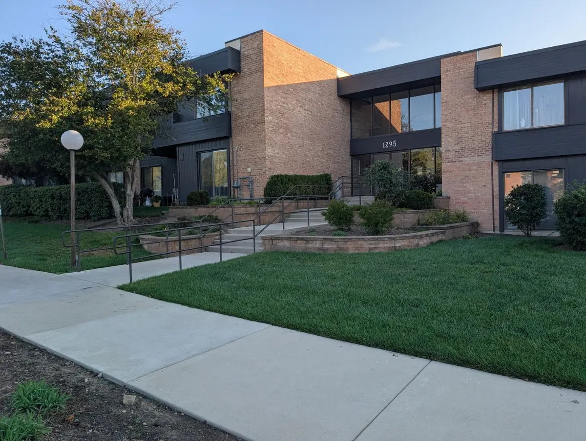 1295 N Sterling Avenue #212, Palatine, IL 60067 - Image #1