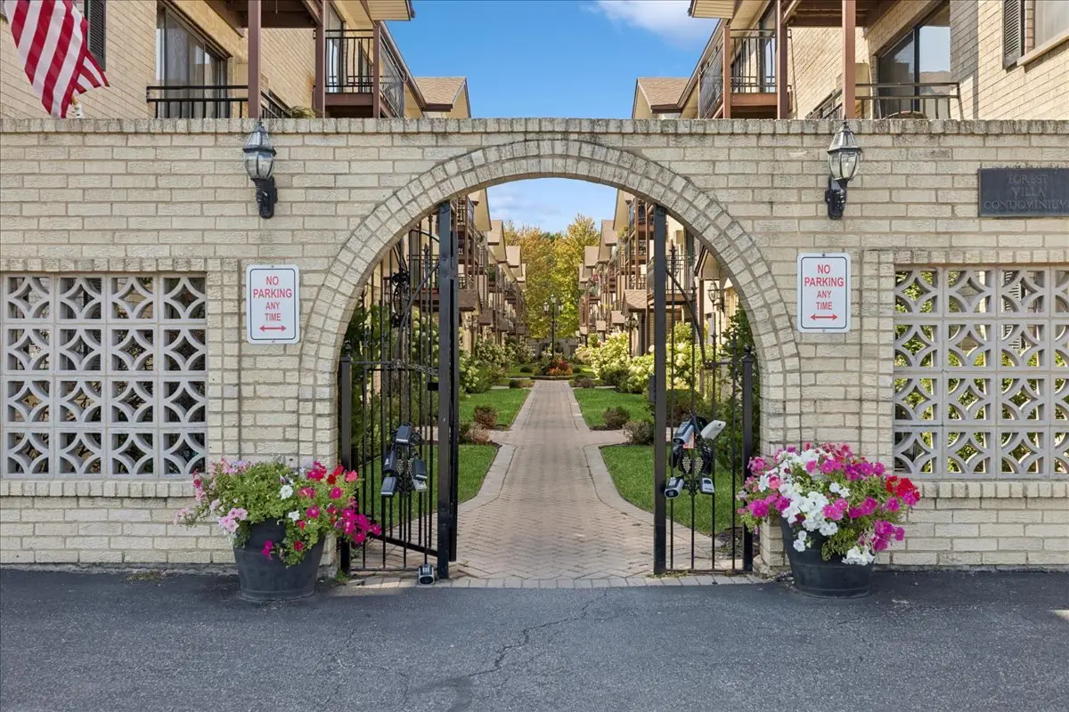 5143 N East River Road #152B, Chicago, IL 60656 - Image #1