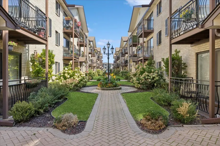 5143 N East River Road #152B, Chicago, IL 60656 - Image #2