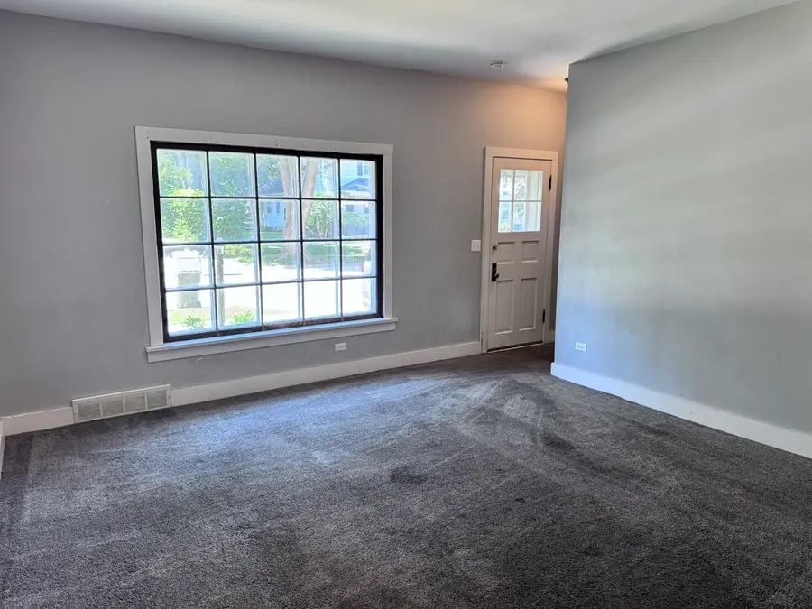 Address Withheld By Seller, Elgin, IL 60120 - #2