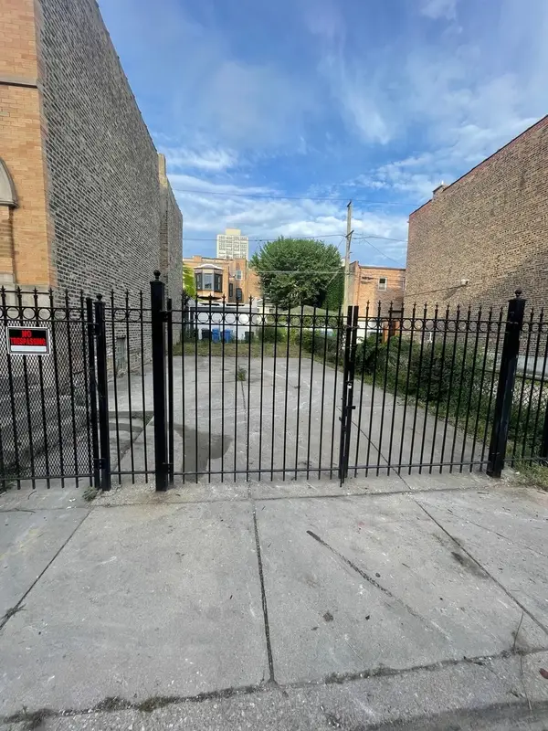 3627 S Calumet Avenue, Chicago, IL 60653