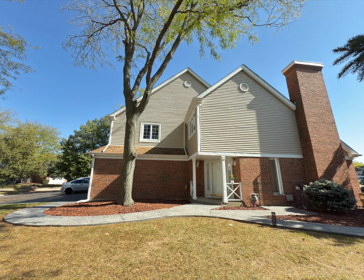 694 Monroe Drive, Lindenhurst, IL 60046 - Image #1