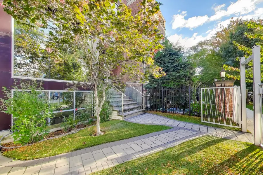 1928 W Wolfram Street, Chicago, IL 60657 - Image #2