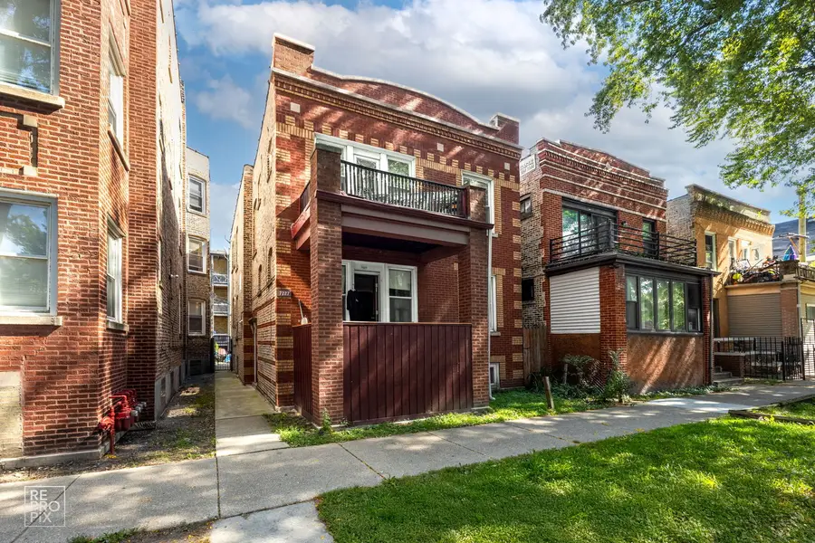 7227 N Damen Avenue, Chicago, IL 60645 - Image #2
