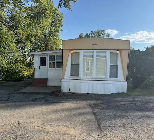 135 Ave C, Bloomington, IL 61701