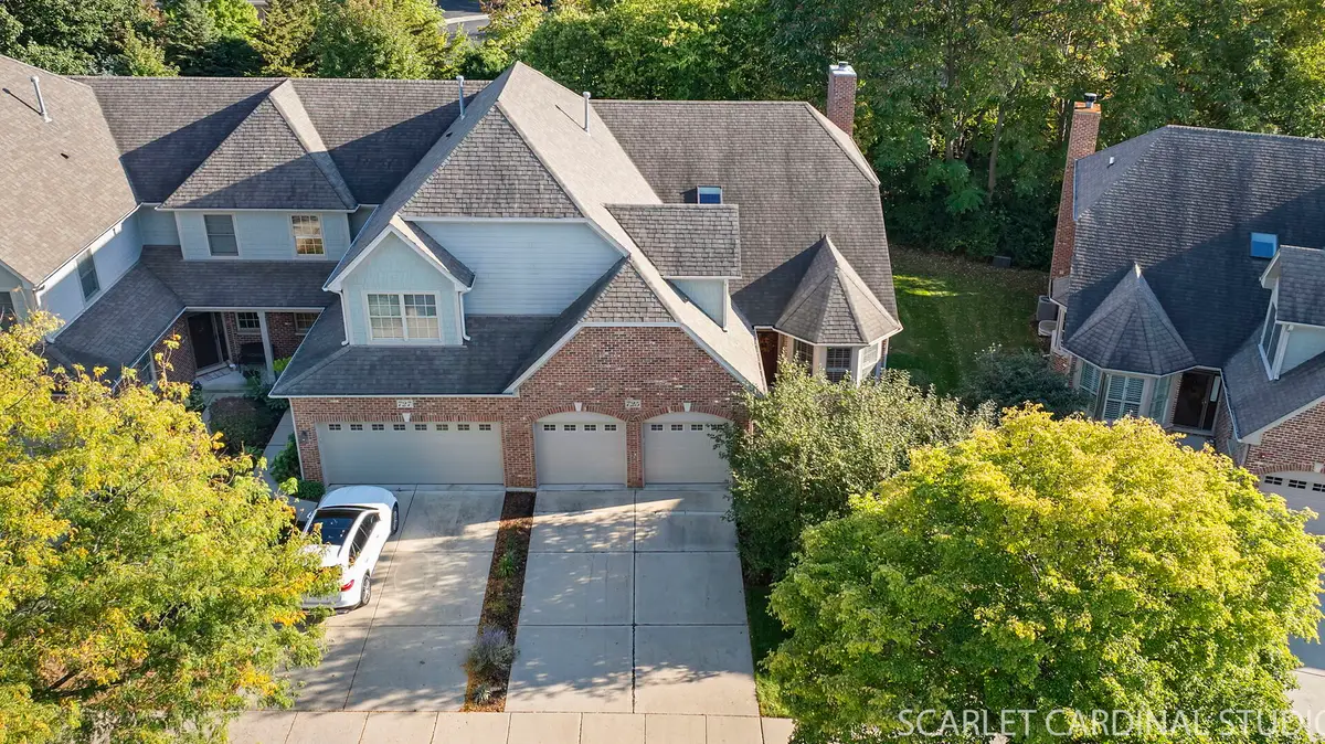 725 Kingsbrook Glen, Glen Ellyn, IL 60137 - Image #1
