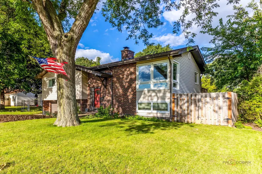 571 Nash Road, Crystal Lake, IL 60014 - Image #3