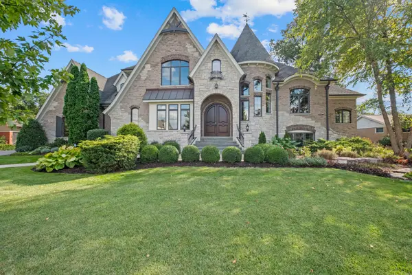 17W033 87th Street, Willowbrook, IL 60527