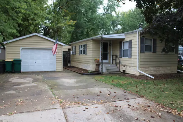 92 Oak Avenue, Sandwich, IL 60548