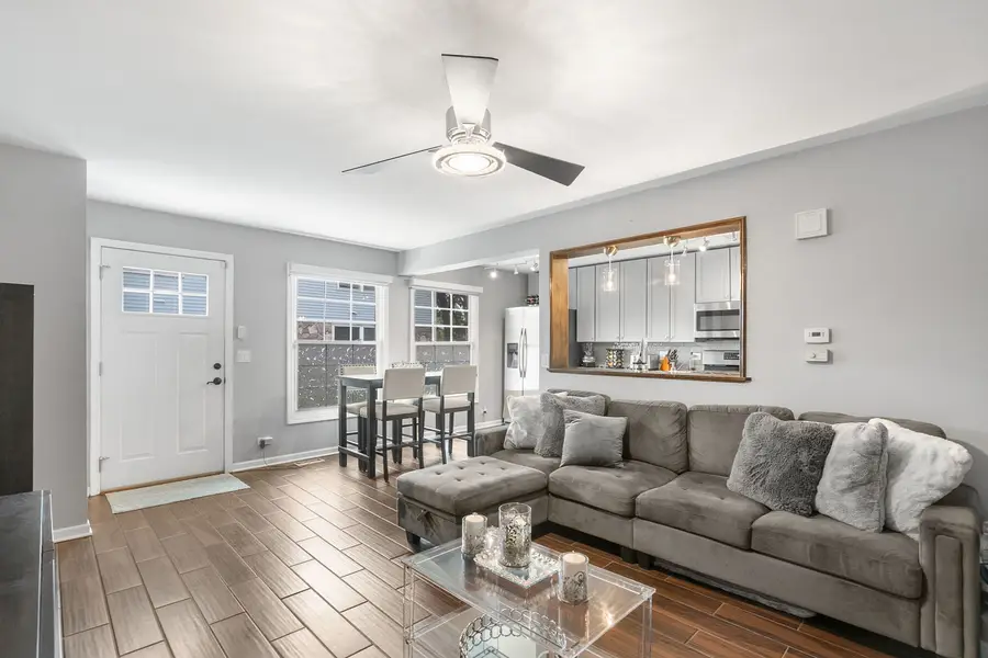 215 Sunset Court, Vernon Hills, IL 60061 - Image #3