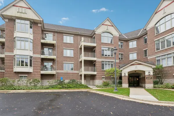445 Village Green Court #201, Lincolnshire, IL 60069