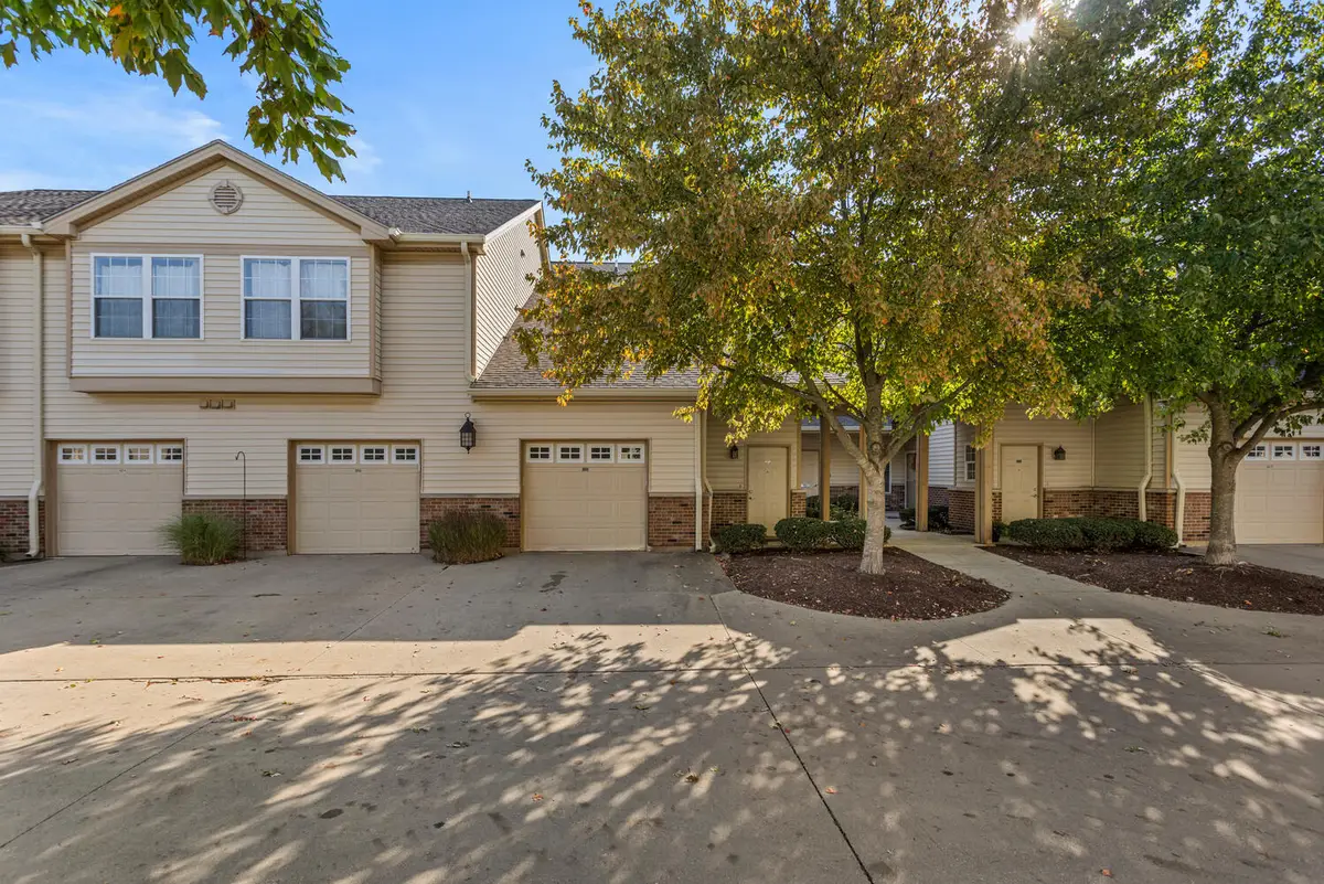3828 Thornhill Circle #3828, Champaign, IL 61822 - Image #1