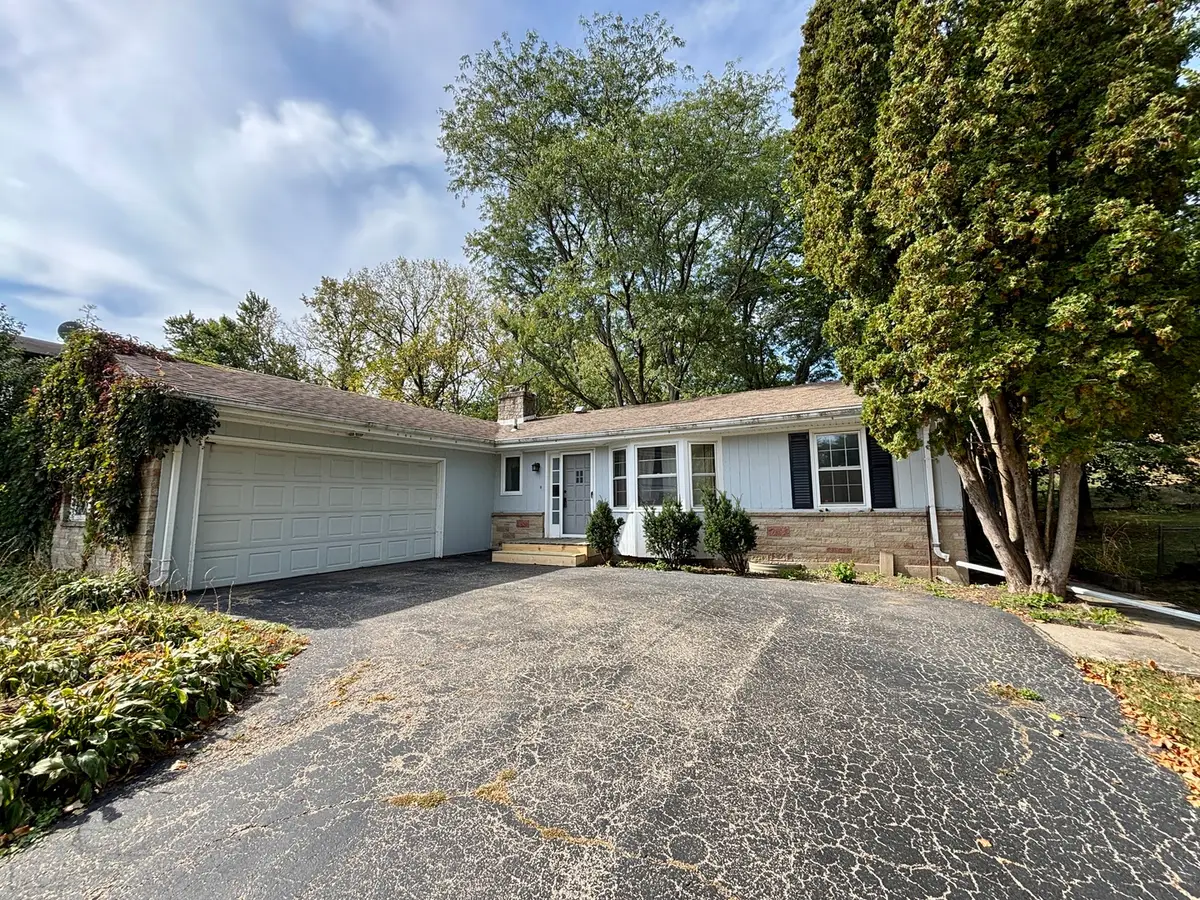 911 Kenmore Road, Rockford, IL 61108 - #1