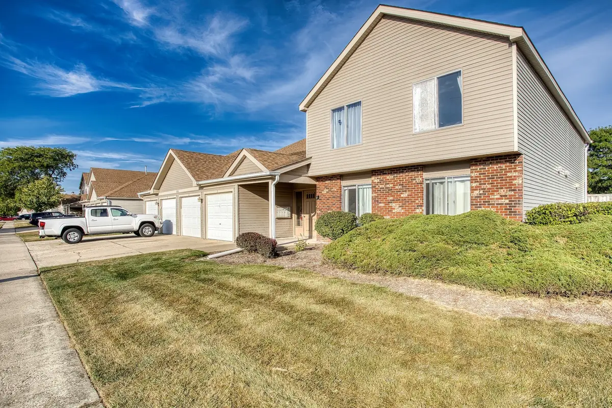 7070 Newport Drive #203, Woodridge, IL 60517 - Image #1