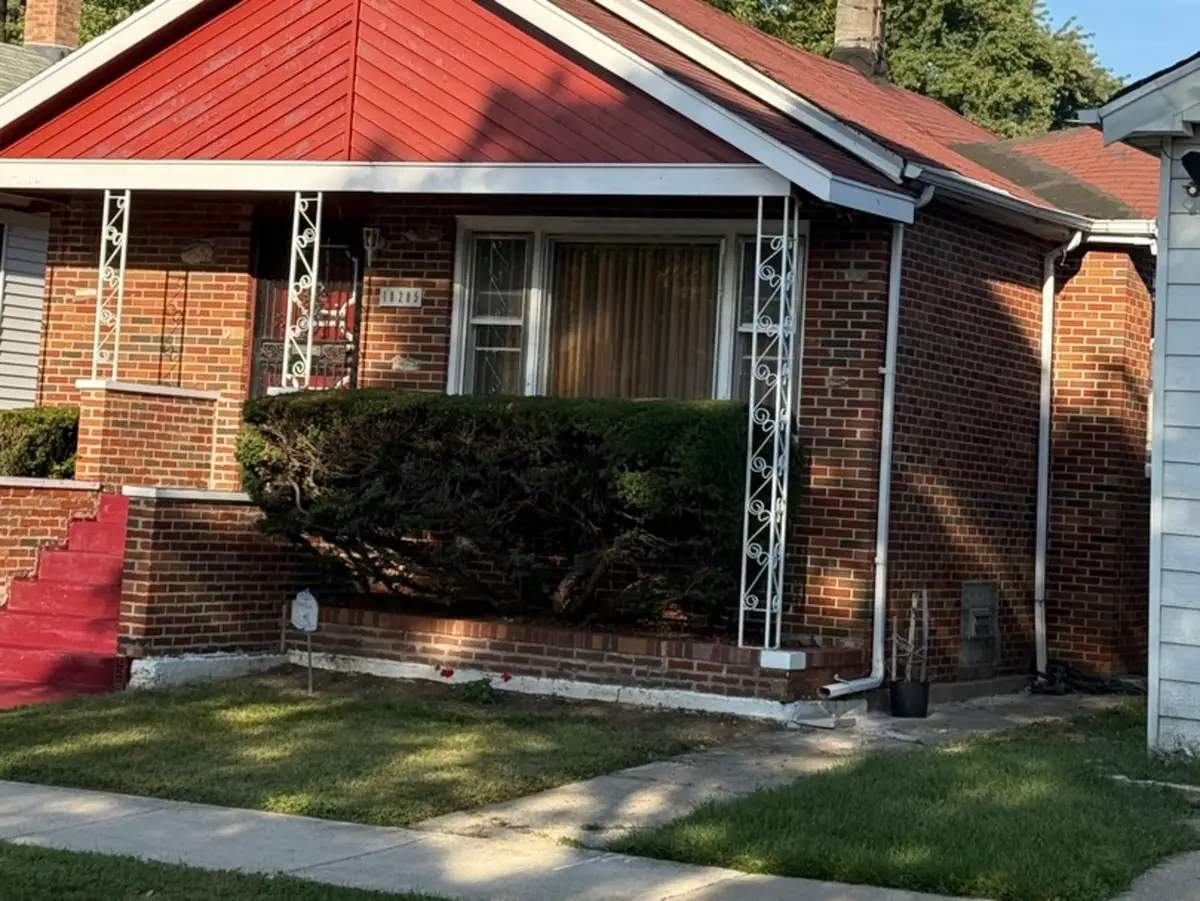 10205 S Yale Avenue, Chicago, IL 60628 - Image #1