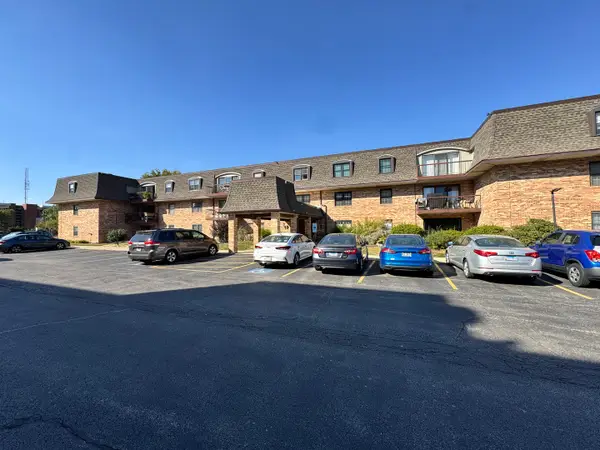 475 N Cass Avenue #212, Westmont, IL 60559