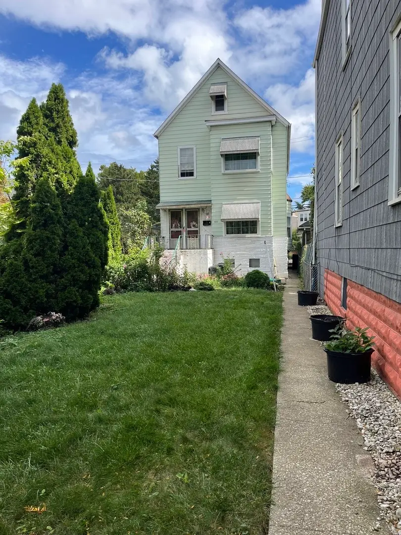 3037 N Central Park Avenue, Chicago, IL 60618 - Image #2