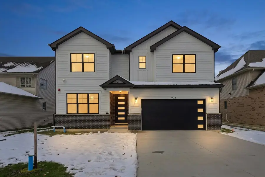 926 E Crest Avenue, Addison, IL 60101 - Image #2