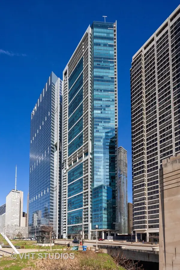 340 E Randolph Street #905, Chicago, IL 60601