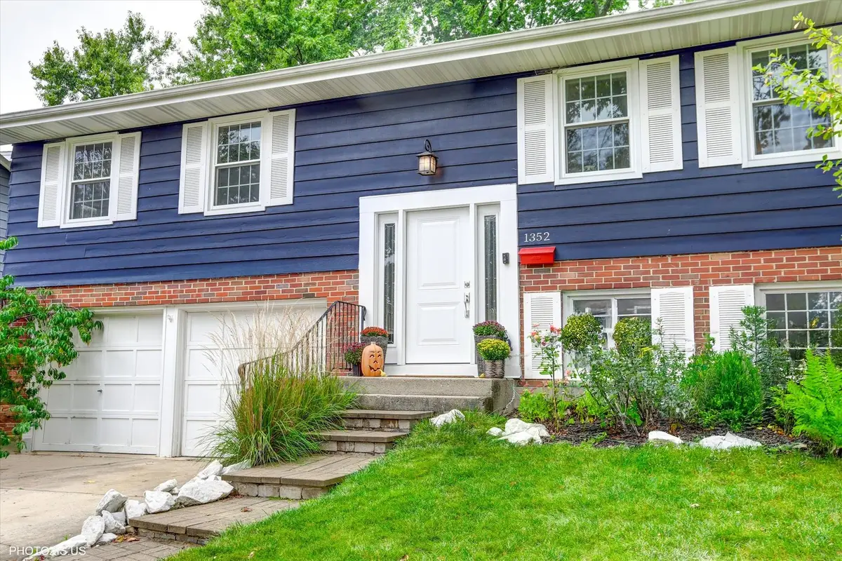 1352 W Oakmont Road, Hoffman Estates, IL 60169 - #1