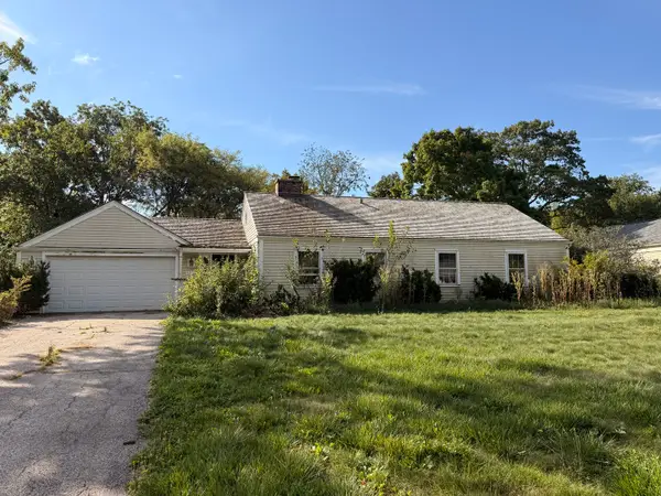 1219 Ridgewood Drive, Northbrook, IL 60062