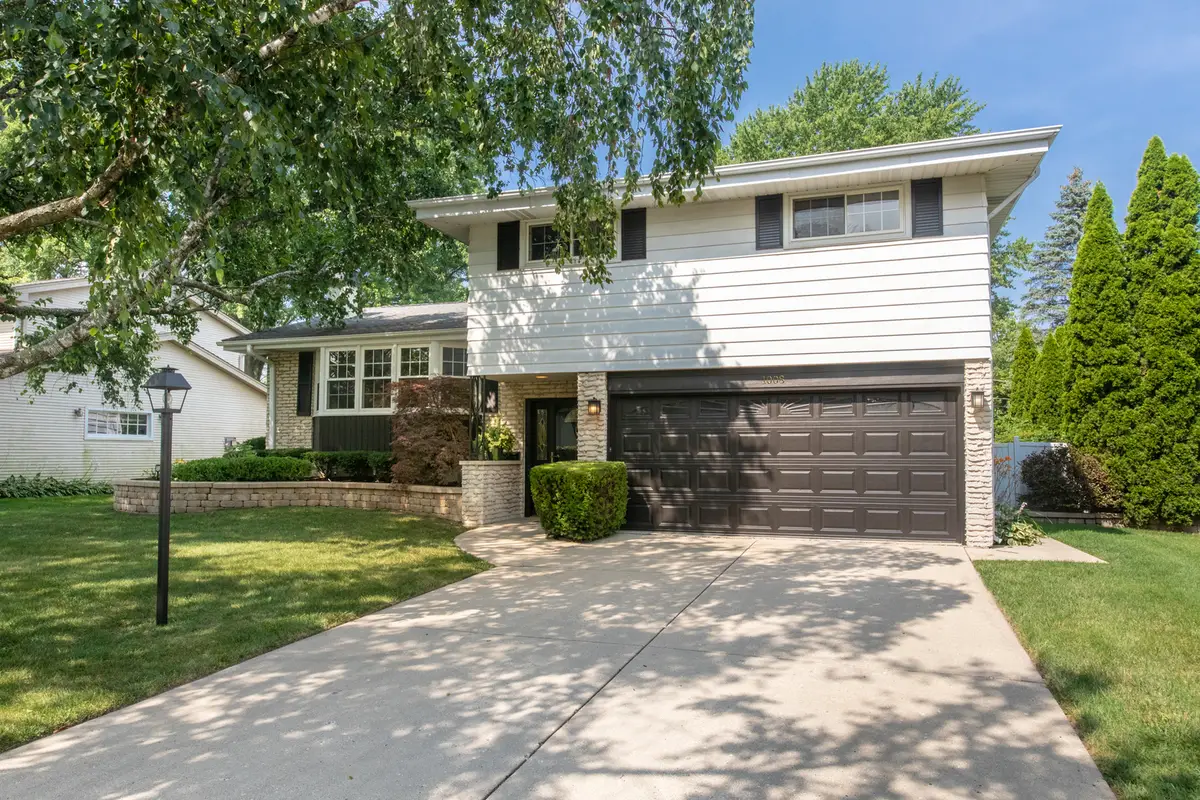 1008 N Newberry Lane, Mount Prospect, IL 60056 - Image #1
